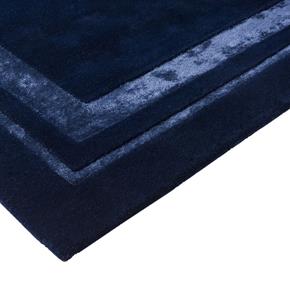 Jednobarevný kusový koberec Laura Ashley Redbrook midnight 81808