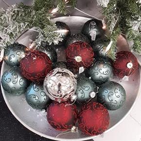 Skleněná vánoční ozdoba hnědá s ornamentem