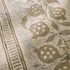 Moderní vlněný koberec Sanderson Annar flax 148001