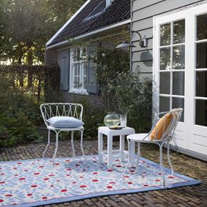 Outdoorový koberec Laura Ashley thorncliff daisy sky blue 480308