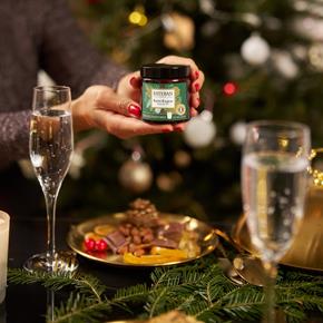 Esteban vánoční svíčka ve skle Sapin Exquis 90g 