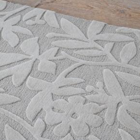Vlněný květinový koberec Laura Ashley Cleavers natural 080901