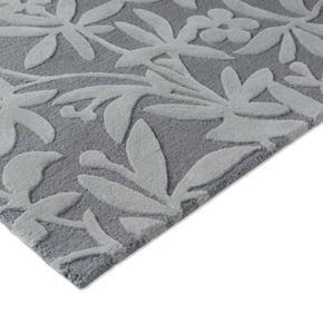 Vlněný květinový koberec Laura Ashley Cleavers dark steel 80904