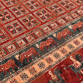 Perský kusový koberec Kashqai 4301/300 červený Pazyryk
