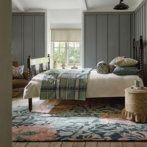 Květinový vlněný koberec Morris & Co Honeysuckle&Tulip teal 130407