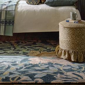 Květinový vlněný koberec Morris & Co Honeysuckle&Tulip teal 130407