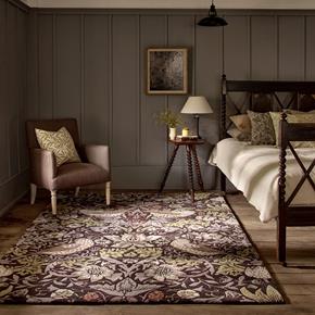 Luxusní květinový koberec Morris & Co Strawberry Thief grape 027705