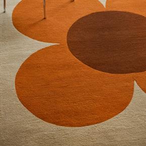 Moderní koberec Orla Kiely Flower Placemen pumpkin-ecru 158203 