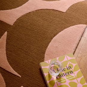 Moderní kusový běhoun Orla Kiely Prism Flower pink-terracota 158002