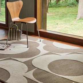Moderní kusový koberec Orla Kiely Prism Flower mushroom-ecru 158009