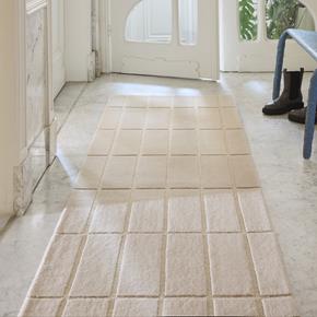 Moderní kusový běhoun Marimeko Tiiliskivi bílý 132901