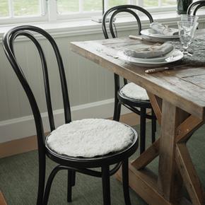 Skinnwille Home Collection kožešinový sedák Curly bílý