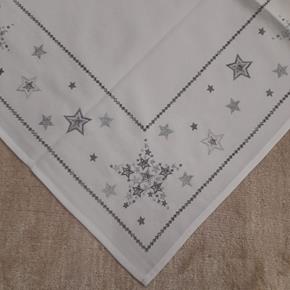 Vánoční ubrus - napron bílý s výšivkou hvězdiček